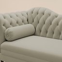 Ver imagem 5 de Divã Recamier Lavínia Clássico 120cm Capitonê com Pés de Madeira Suede Bege - Abmaza