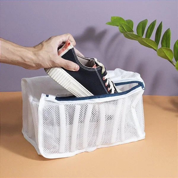 Ver imagem 2 de Saco para Maquina de Lavar Estruturado para Sapatos - Oikos Branco