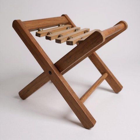 Banquinho Caminhoneiro de Madeira com Assento Ripado Preebel Natural