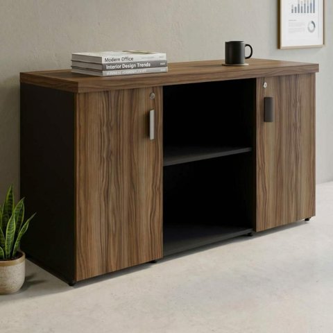 Armário Baixo Credence 131,5cm 40mm 2 Portas com Chave e Prateleiras Cor:Nogal Málaga com Preto