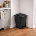 Ver imagem 2 de Lixeira Plástica Preta Tramontina com Pedal 15l para Cozinha Banheiro Área de Serviço T-force