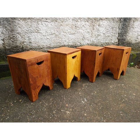 Banco em Madeira Maciça de Demolição