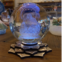 Ver imagem 4 de Luminária Bola de Cristal Buda Hotei - Base Led Colorido Flor de Lótus