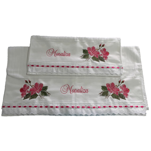 Jogo de Toalhas bordadas Banho e Rosto. Estampa: Hibisco . Cor: Branco. Marca: Dohler Artesanalle