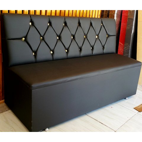 POLTRONA SOFA BOOTH CAPITONE Á MÃO COR PRETO BOTOES DOURADO