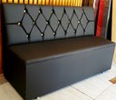 Ver imagem 1 de POLTRONA SOFA BOOTH CAPITONE Á MÃO COR PRETO BOTOES DOURADO