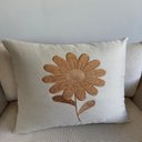 Ver imagem 2 de Almofada Linho Bordada Margarida 45x45 com Enchimento