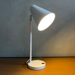 Abajur Luminária de Mesa Articulável de Alumínio Elegante Moderno Decorativo Cor Branco