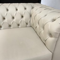 Sofá Chesterfield Capitonado em Courino Bege - 1 Lugar - 3