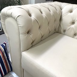 Sofá Chesterfield Capitonado em Courino Bege - 1 Lugar - 2