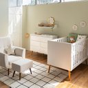 Ver imagem 1 de Kit Quarto Theo com Pés Retrô Mel - Berço + Cômoda 6 Gavetas + Poltrona de Amamentação Lola com Puff