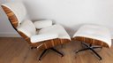 Ver imagem 3 de Poltrona Charles Eames com Puff - Couro Branco L Pau-Ferro