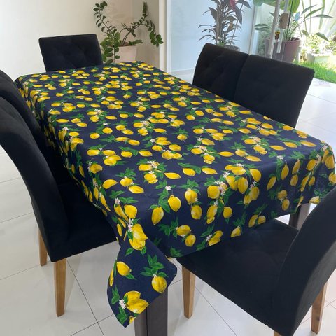 Toalha de Mesa Quadrada Jacquard Limão Siciliano Fundo Azul Marinho - 1,40 x 1,40M