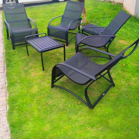 Conjunto de espreguiçadeiras Jacarta Tela Sling - 4 cadeiras + mesa de centro + puff