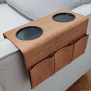 Ver imagem 1 de Bandeja Esteira Flexível com Porta Copos e Suporte de Controles para Braço de Sofá Cor Caramelo