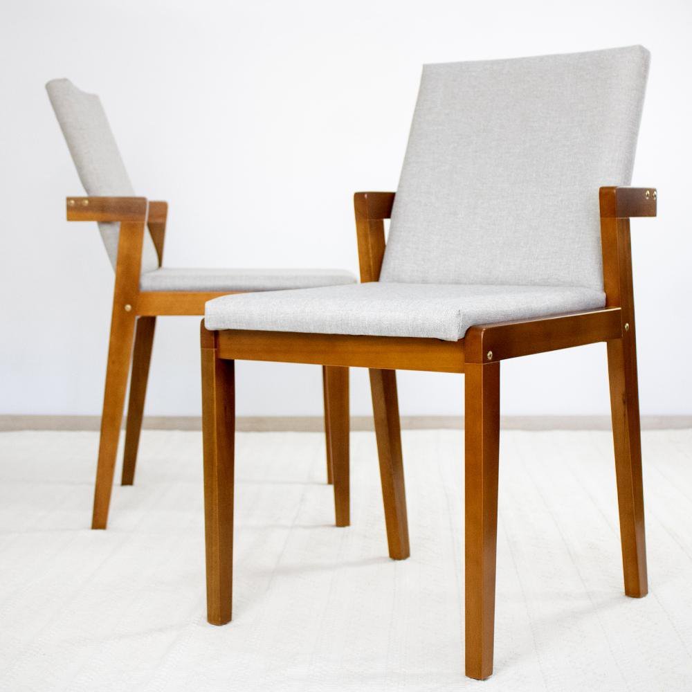 Conjunto Mesa de Jantar Redonda Cecília Amadeirada Natural 120cm com 4  Cadeiras Estofadas Isabela Cinza