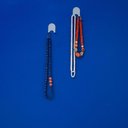 Ver imagem 4 de Kit 2 Ganchos Duplos de Metal Cinza com Adesivo Oikos