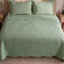 Ver imagem 1 de Kit Cobre Leito Vintage Casal Percal 300 Fios Colcha Matelassê Floral Alto Relevo 3 Peças Verde Oliv
