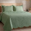 Ver imagem 2 de Kit Cobre Leito Vintage Casal Percal 300 Fios Colcha Matelassê Floral Alto Relevo 3 Peças Verde Oliv
