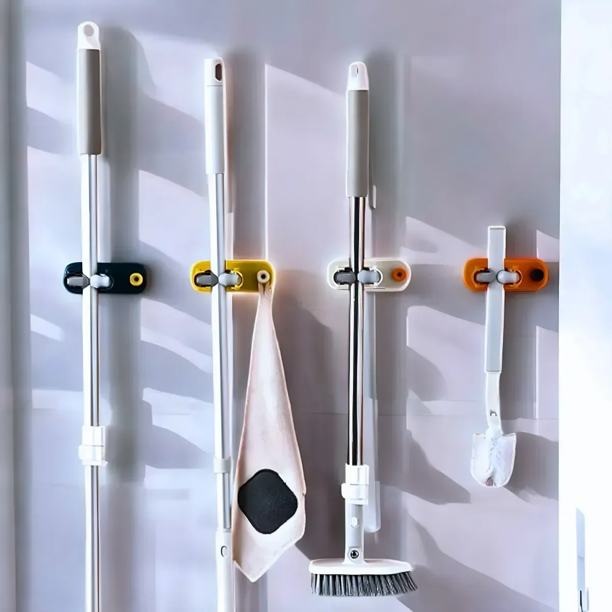 Ver imagem 2 de Organizador Multifuncional de Parede Vassouras e Rodos