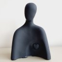 Ver imagem 1 de Escultura de Cimento Corpo Heart Preto 27cm