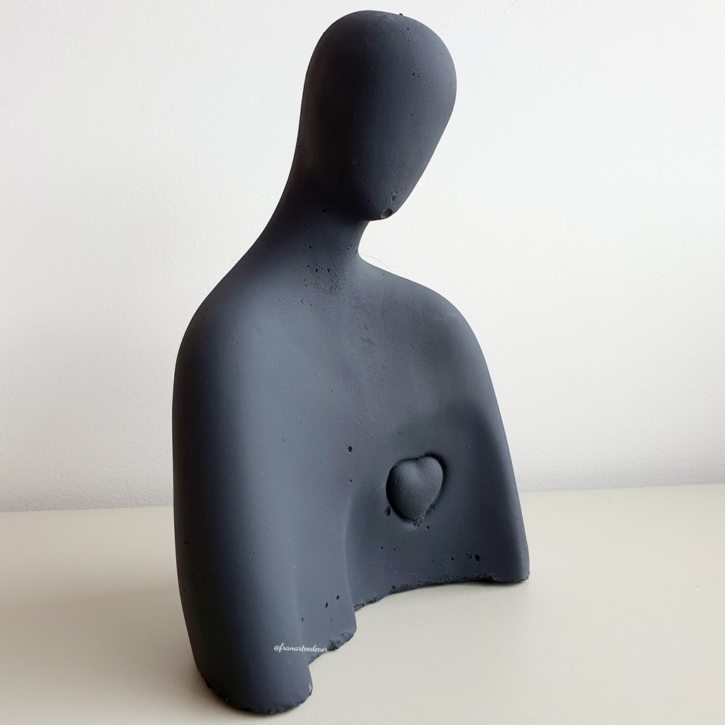 Escultura de Cimento Corpo Heart Preto 27cm - 2