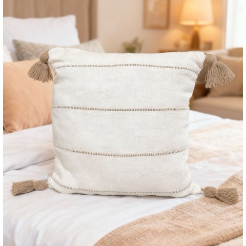 Capa de Almofada Rustica em Algodão 4 Listras com Pompom Caqui/cru