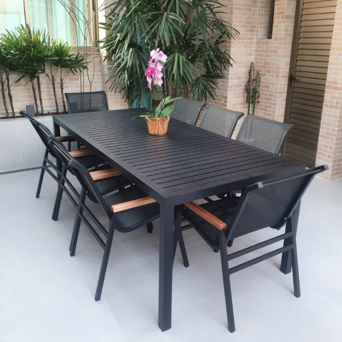 Mesa Retangular com Tampo Ripado + 8 Poltronas Cactos Tela Sling - Marrom