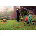 Ver imagem 2 de Mangueira Multi 1/2 Laranja em Pvc 3 Camadas 10 M com Engates Rápidos e Esguicho