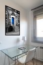 Ver imagem 2 de Quadro Decorativo New York Porta Azul - 70x50cm:moldura Preta