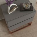 Ver imagem 4 de Kit 2 Mesas de Cabeceira Eros 45cm Cinza MDF Puxadores Cava com Pés de Ferro Cobre