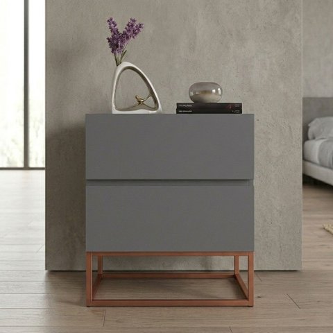 Kit 2 Mesas de Cabeceira Eros 45cm Cinza MDF Puxadores Cava com Pés de Ferro Cobre