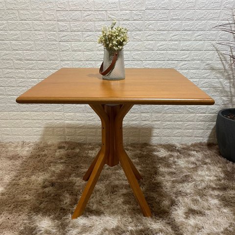 Mesa X de Madeira Maciça 80x80 Mel
