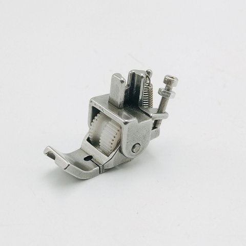 Calcador Vivo Esquerdo com Rodízio Plástico para Reta Df-60579 3/16 - Sun Special
