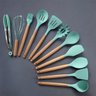 Jogo de Utensílios para Cozinha 19 Peças em Silicone com Cabos de Madeira e Suporte Oval - Ciano - 5