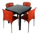 Ver imagem 1 de Conjunto 1 Mesa Quadrada E 4 Cadeiras Com Pés De Alumínio:Preto e Vermelho