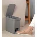 Ver imagem 6 de Lixeira Com Pedal E Tampa Esconde Sacola 6 Litros - Cinza