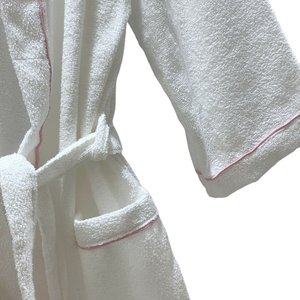 Roupao Felpudo Branco com Vivo Rosa Tam G