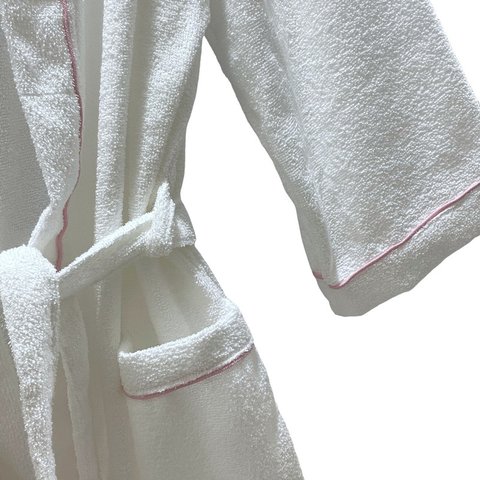 Roupao Felpudo Branco com Vivo Rosa Tam G