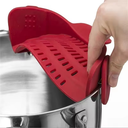 Ver imagem 2 de Escorredor de Panelas para Macarrão Vegetais em Silicone com Clips na Cor Vermelho
