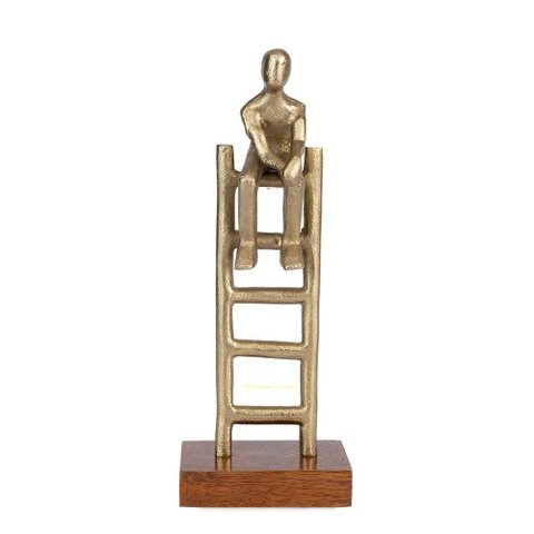 Escultura Decorativa Pessoa em Madeira e Metal Dourado 33cm 22211 Mart