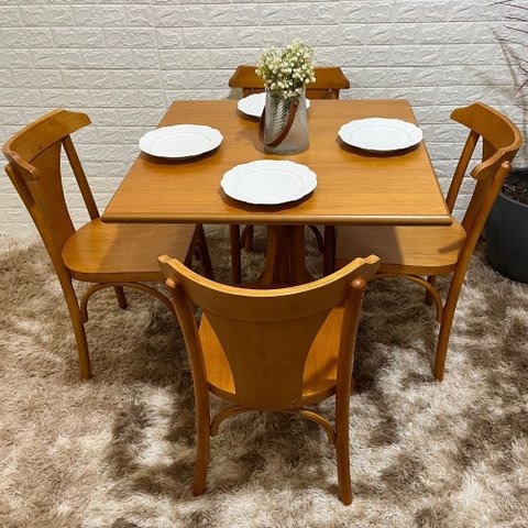 Mesa X 80x80 com 4 Cadeiras Italia de Madeira Tauari Mel