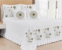 Ver imagem 1 de Kit Cobre Leito Casal Queen Encanto 07 Peças Bordado Colcha - Branco com Verde Musgo