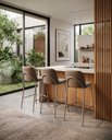 Ver imagem 4 de Kit 3 Banquetas Altas Dubai Linho Areia com Courino Caramelo