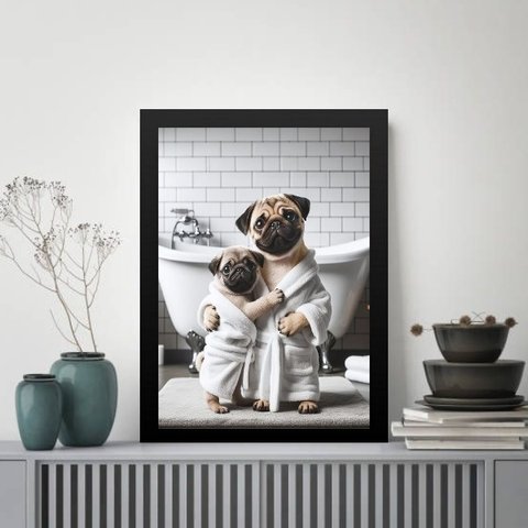 Quadro para Banheiro Pugs - Pai e Filho 24x18cm:moldura Preta