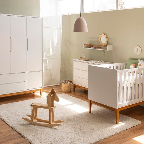 Kit Quarto Theo com Pés Square Mel - Berço + Cômoda 6 Gavetas + Guarda-Roupa 3 Portas - Branco Abra 