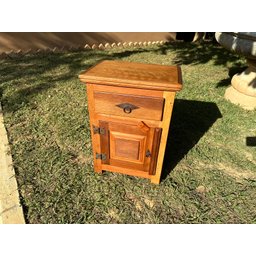 Mesa de Cabeceira com Portinha em Madeira de Demolição - 4