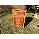 Ver imagem 3 de Mesa de Cabeceira com Portinha em Madeira de Demolição