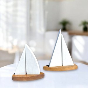 Kit 2 Veleiros Branco e Marrom Decoração Enfeite Barquinhos Náutico