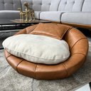 Ver imagem 2 de Caminha Pet Poltrona Golden 78cm Courino Caramelo | Bouclé Off White - Sallar Home